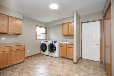 578 Red Oak Lane Bay Village OH 44140