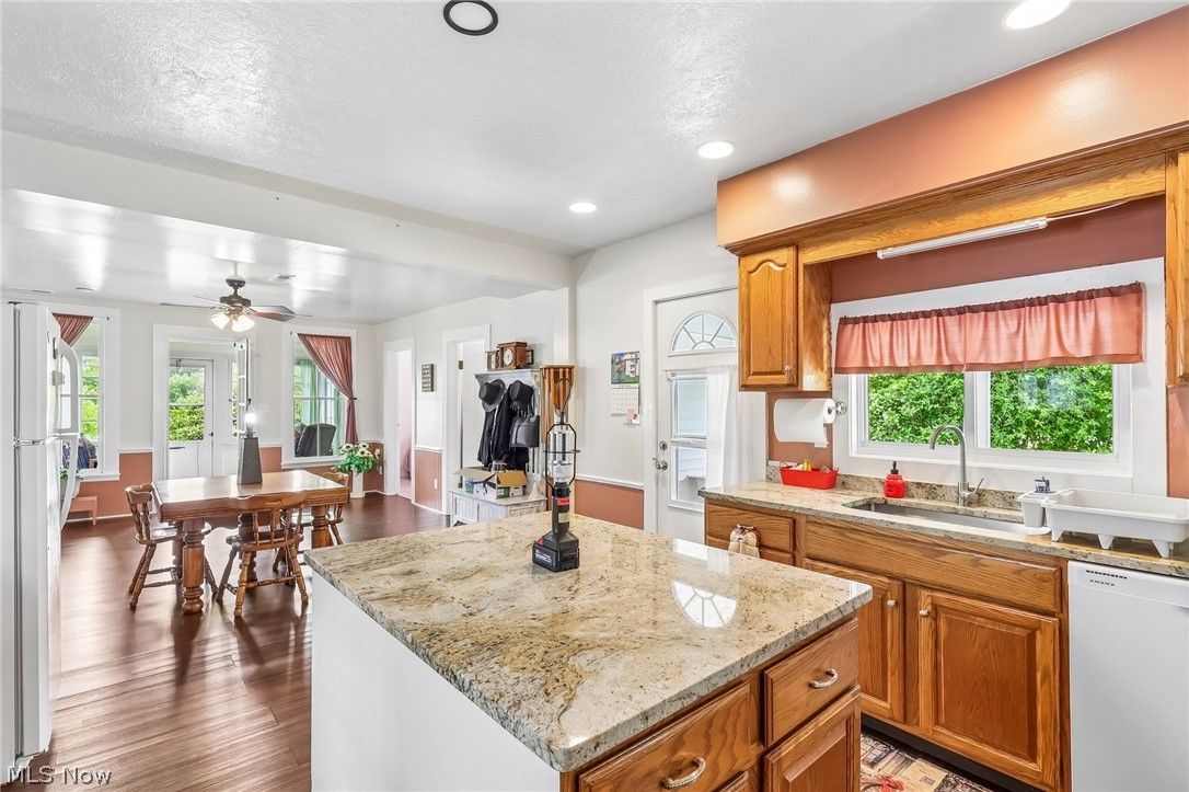 15124 Lake Avenue Middlefield OH 44062