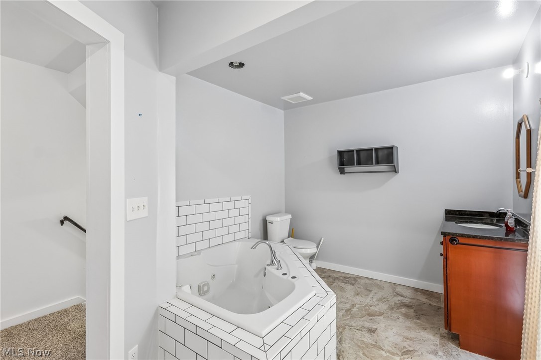 15124 Lake Avenue Middlefield OH 44062