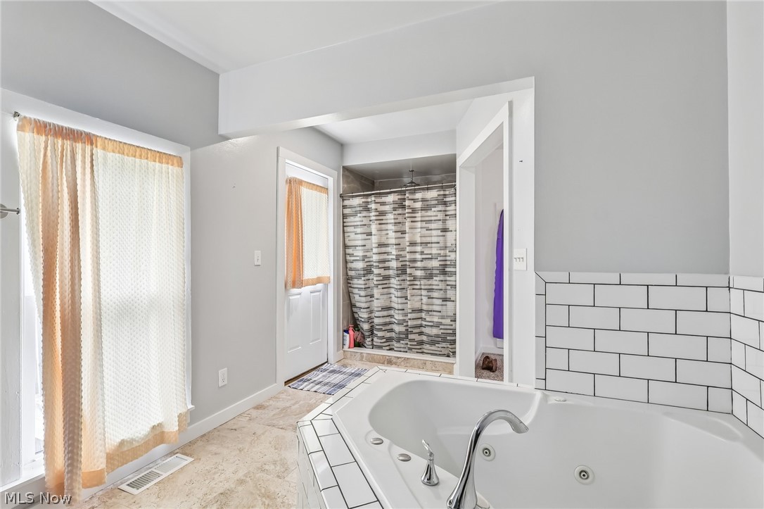 15124 Lake Avenue Middlefield OH 44062