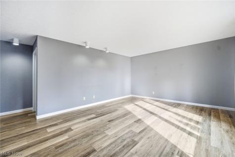 21600 Oak Bark Trail Strongsville OH 44149