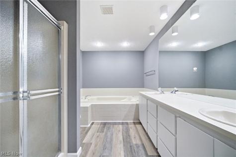 21600 Oak Bark Trail Strongsville OH 44149