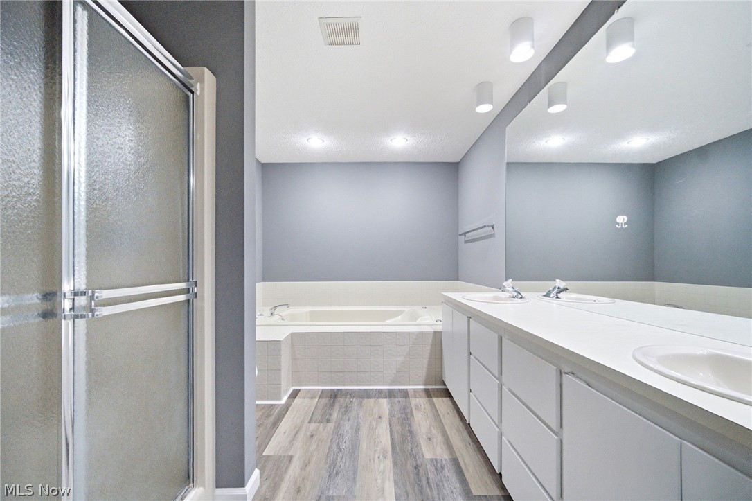 21600 Oak Bark Trail Strongsville OH 44149