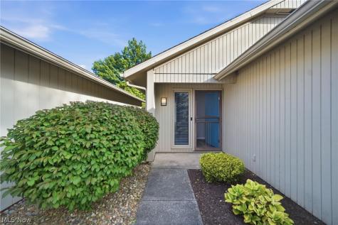 21600 Oak Bark Trail Strongsville OH 44149