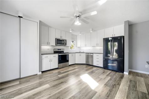 21600 Oak Bark Trail Strongsville OH 44149
