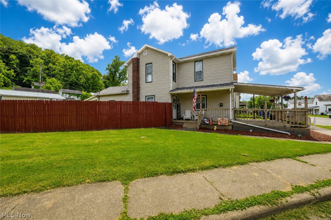 544 E High Street Uhrichsville OH 44683