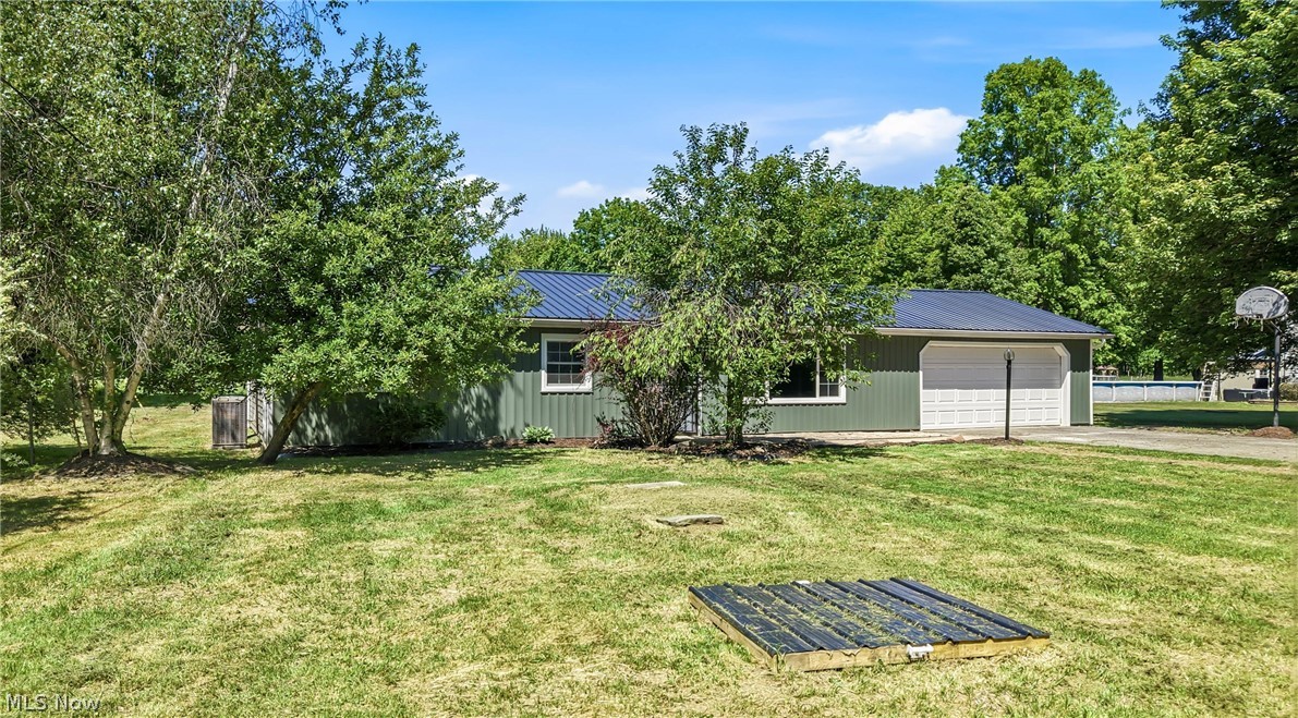 5423 Thompson Clark Road Bristolville OH 44402