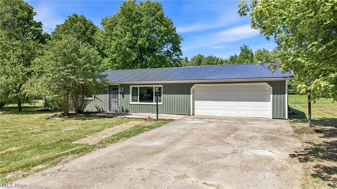 5423 Thompson Clark Road Bristolville OH 44402