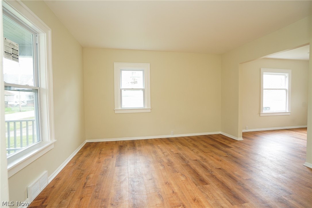 1069 Buena Vista Avenue NE Warren OH 44483