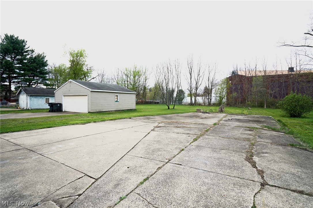 1069 Buena Vista Avenue NE Warren OH 44483