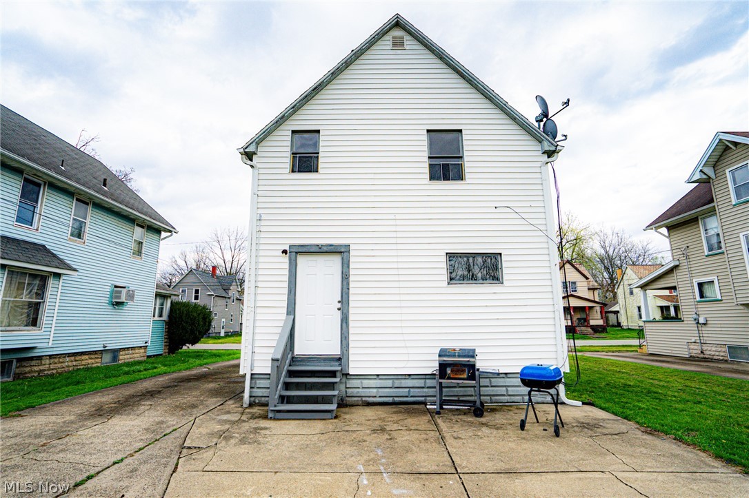 1069 Buena Vista Avenue NE Warren OH 44483