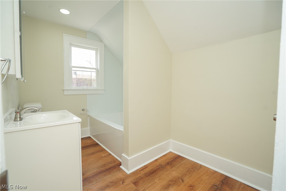 1069 Buena Vista Avenue NE Warren OH 44483