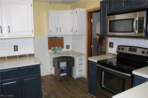 1031 Sackett Avenue Cuyahoga Falls OH 44221