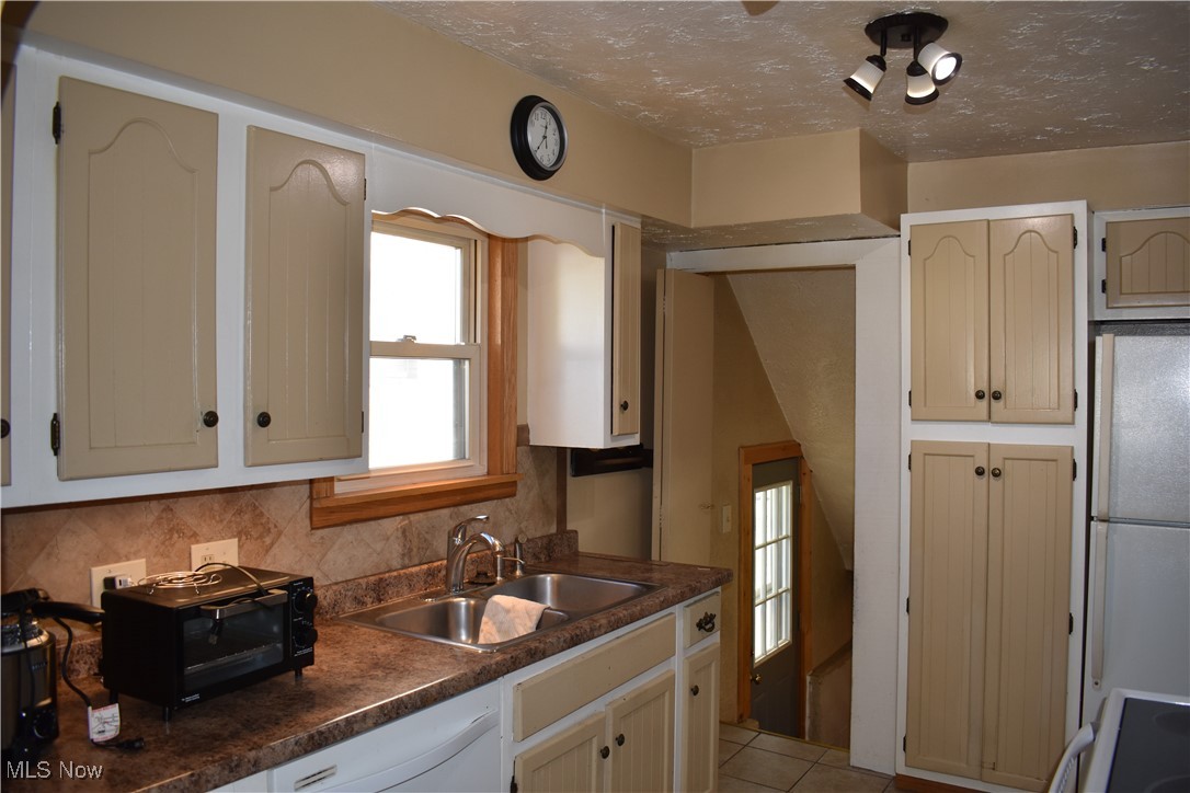 1241 Mcintosh Avenue Akron OH 44314