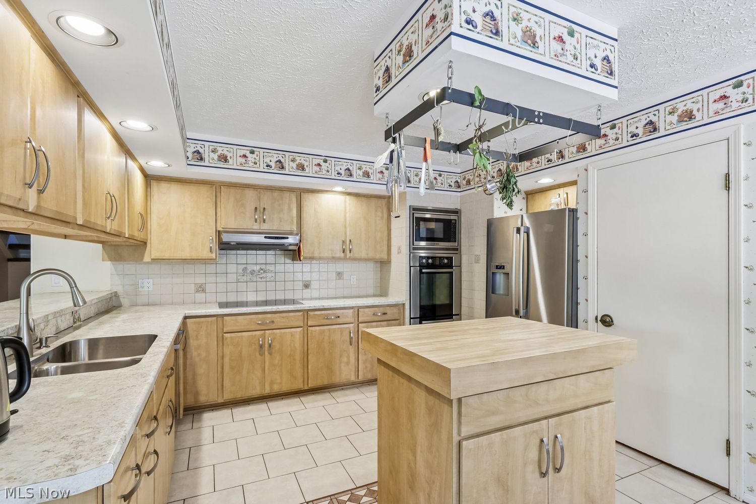 2121 Kingsborough Drive Painesville OH 44077