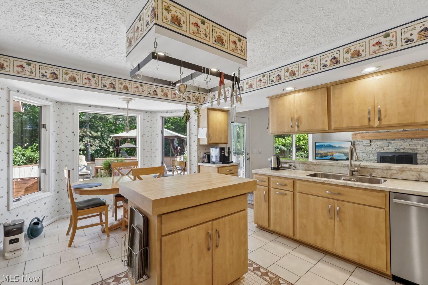 2121 Kingsborough Drive Painesville OH 44077