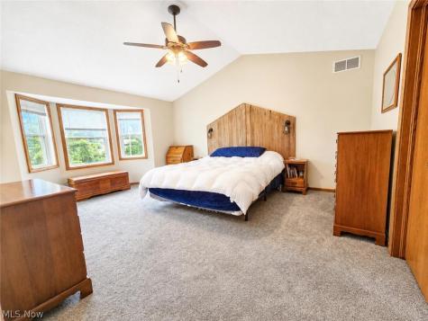 11227 William Penn Avenue NE Hartville OH 44632
