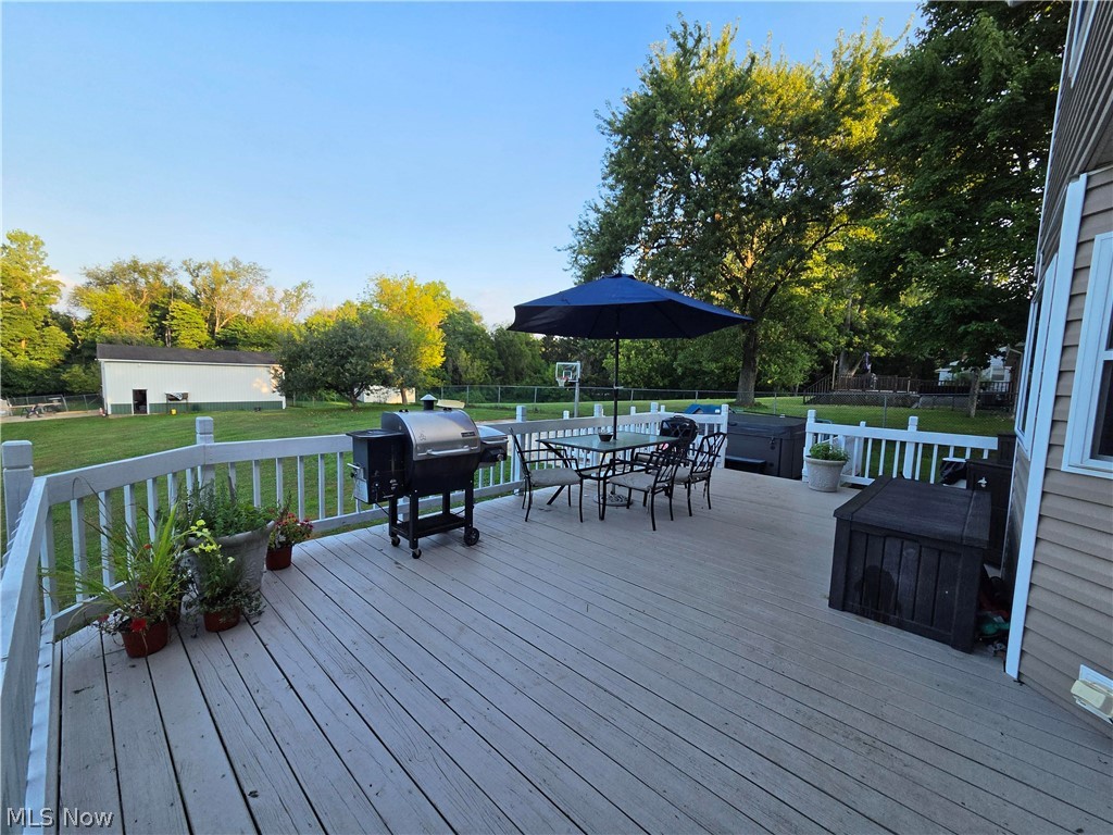11227 William Penn Avenue NE Hartville OH 44632