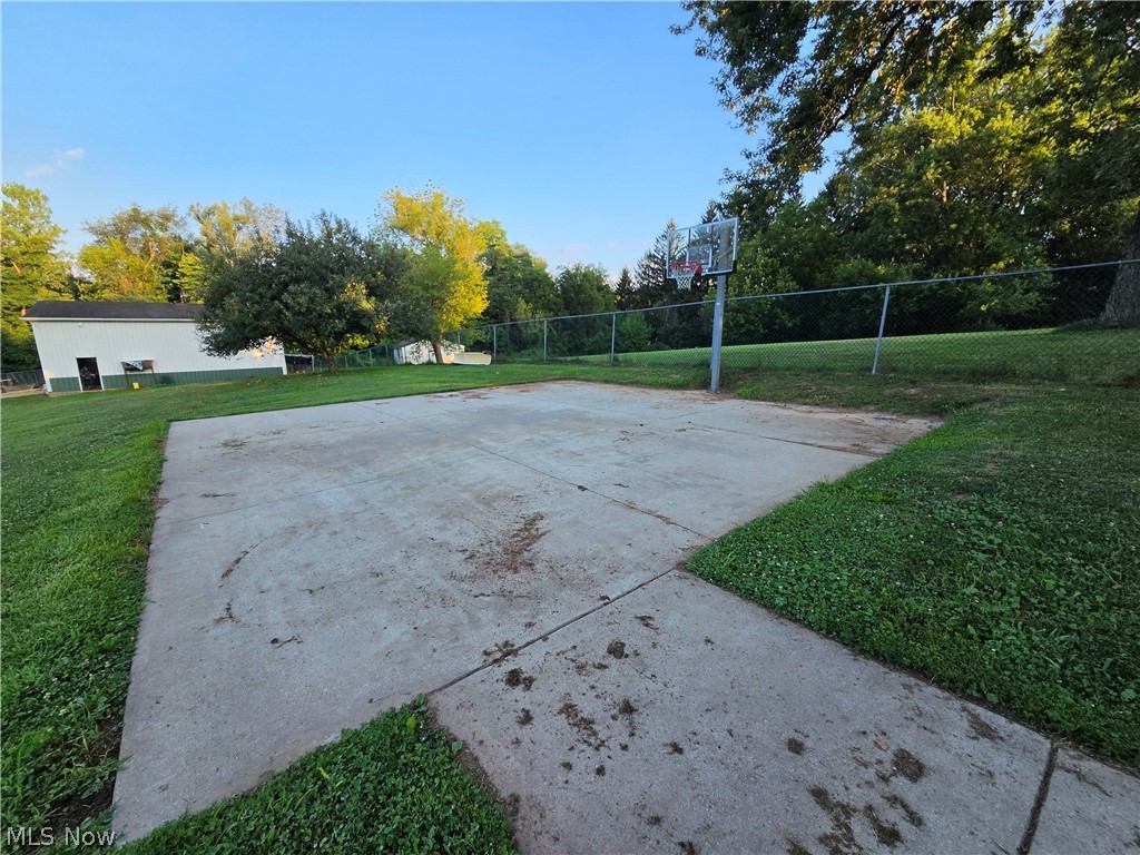 11227 William Penn Avenue NE Hartville OH 44632