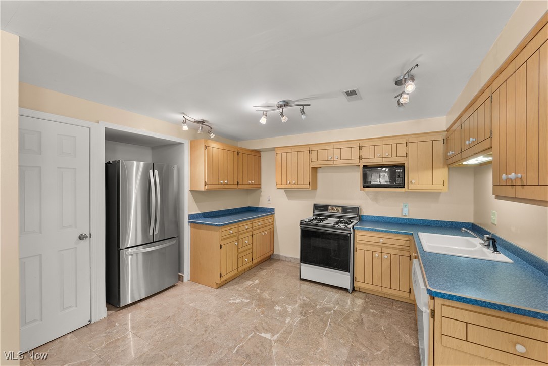 9531 Nicole Circle Strongsville OH 44136