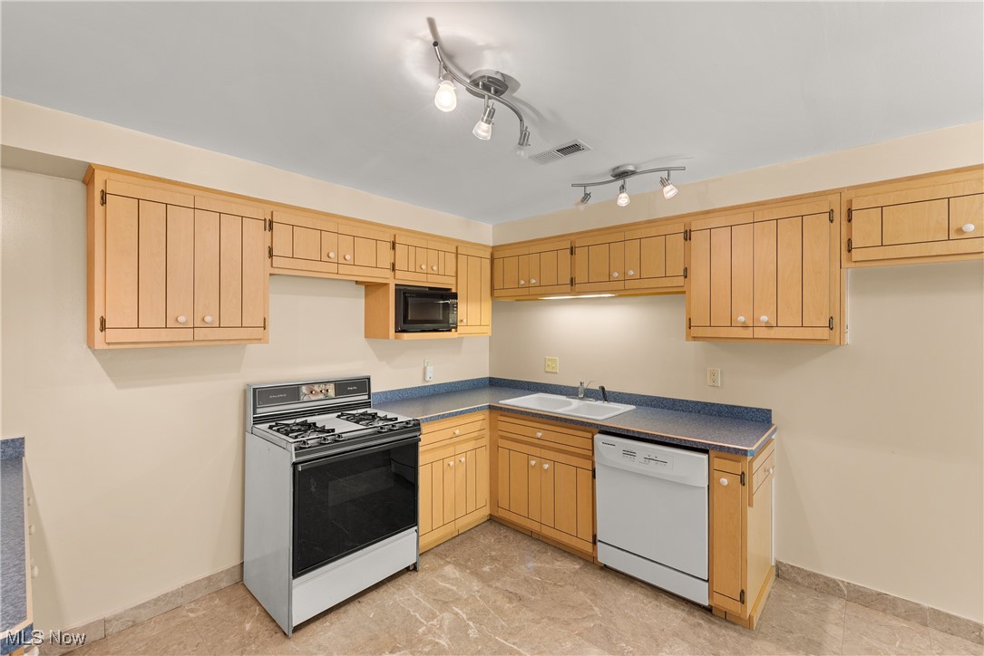 9531 Nicole Circle Strongsville OH 44136