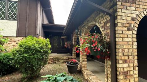 2648 Connecticut Court Uniontown OH 44685