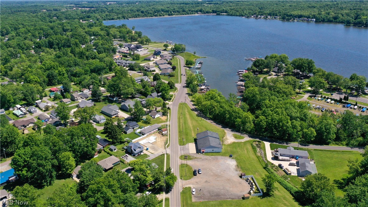 17500 Lundys Lane Lake Milton OH 44429