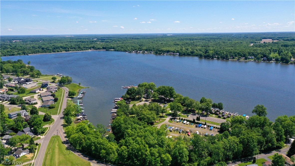 17500 Lundys Lane Lake Milton OH 44429