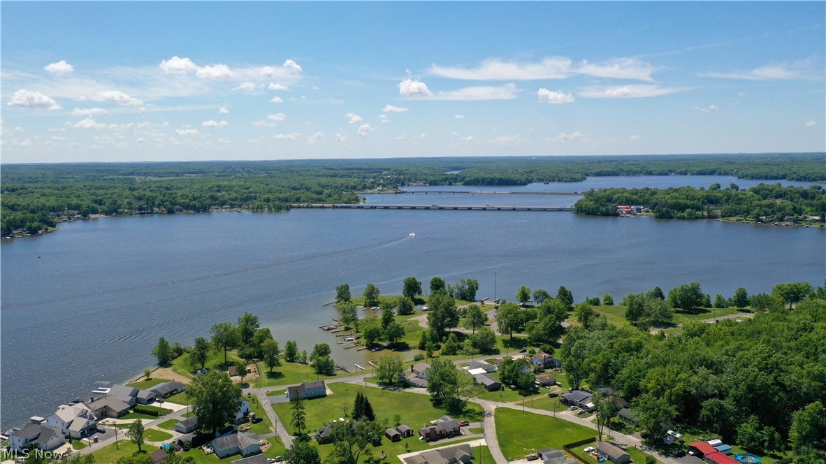17500 Lundys Lane Lake Milton OH 44429