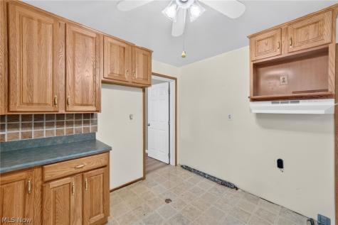 13699 Kauffman Avenue Sterling OH 44276