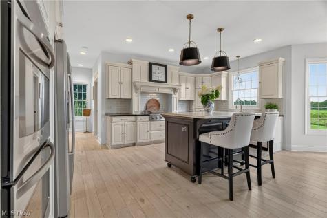 10276 Wolf Avenue NE Hartville OH 44632