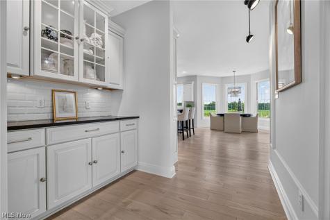 10276 Wolf Avenue NE Hartville OH 44632