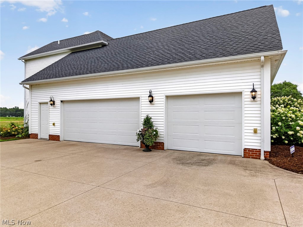 10276 Wolf Avenue NE Hartville OH 44632