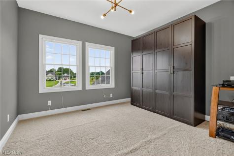 10276 Wolf Avenue NE Hartville OH 44632