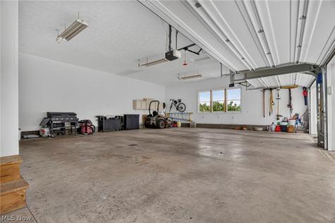 10276 Wolf Avenue NE Hartville OH 44632