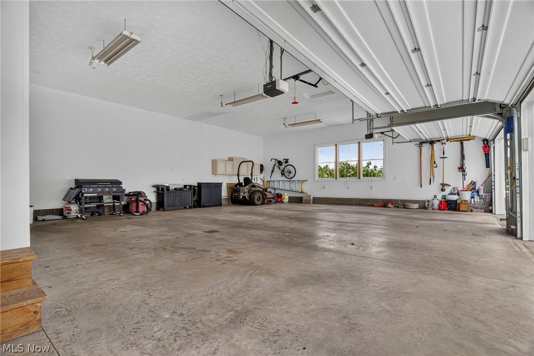 10276 Wolf Avenue NE Hartville OH 44632