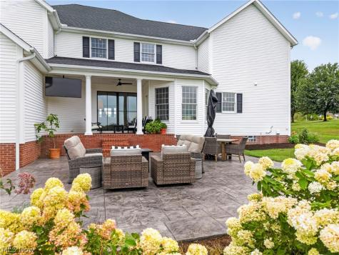 10276 Wolf Avenue NE Hartville OH 44632