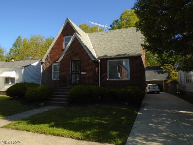 18909 Pawnee Avenue Cleveland OH 44119