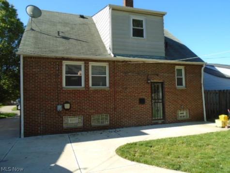 18909 Pawnee Avenue Cleveland OH 44119