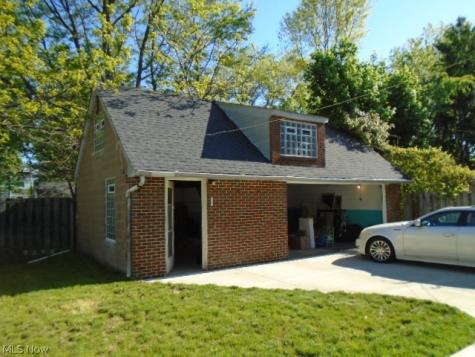 18909 Pawnee Avenue Cleveland OH 44119