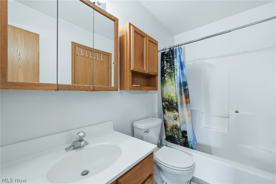 5613 Pierce Road NW Warren OH 44481