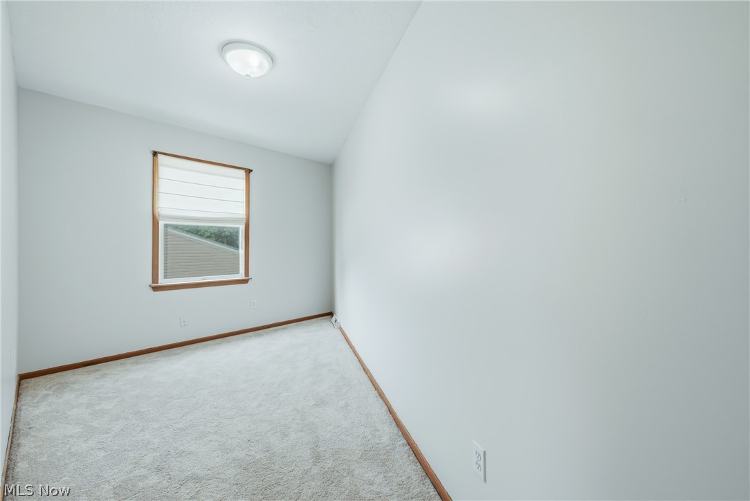 5613 Pierce Road NW Warren OH 44481