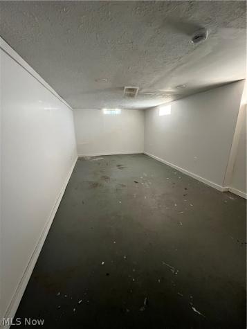 11705 Farringdon Cleveland OH 44105