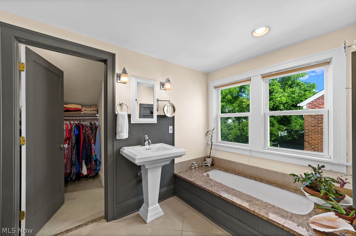 136 E 208th Street Euclid OH 44123