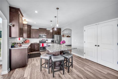 344 Heatherby NE Hartville OH 44632