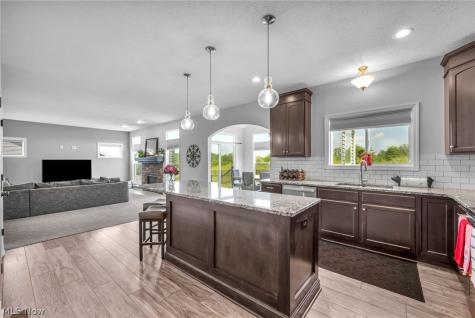 344 Heatherby NE Hartville OH 44632