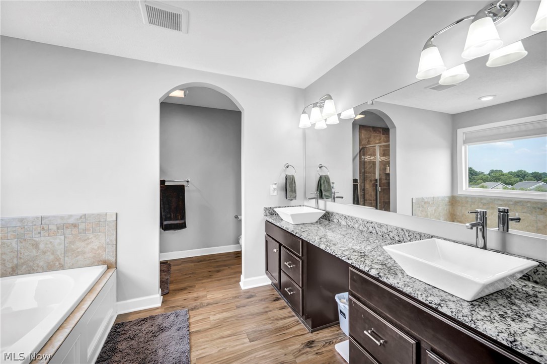 344 Heatherby NE Hartville OH 44632
