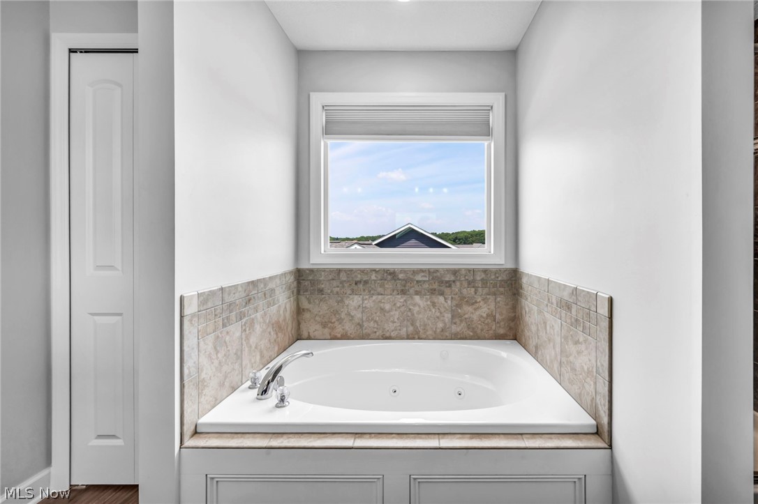 344 Heatherby NE Hartville OH 44632