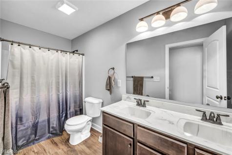 344 Heatherby NE Hartville OH 44632