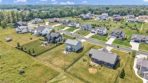 344 Heatherby NE Hartville OH 44632